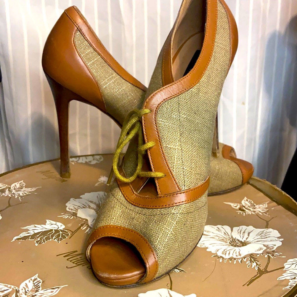 Brown ANN TAYLOR hell booties
